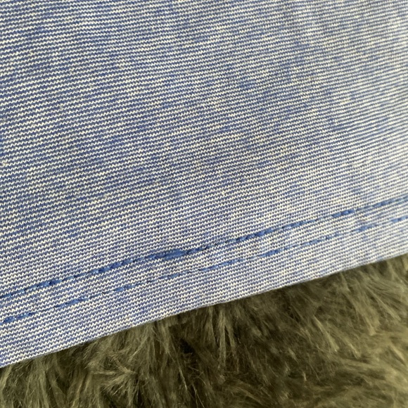 Red border and blue tank top - Picture 15 of 17